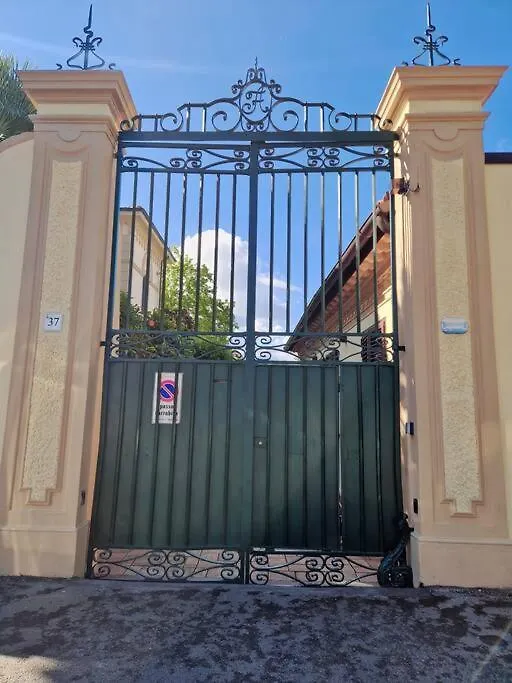 Casa vacanze Serra Di Mare Casa Con Giardino Livorno Italia
