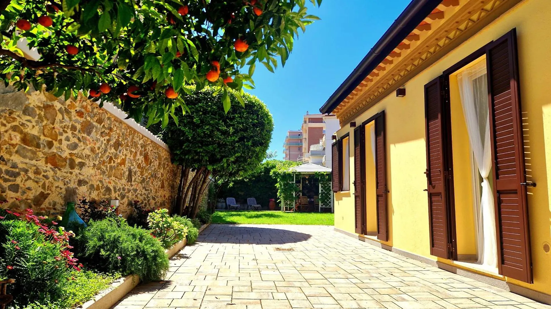 Serra Di Mare Casa Con Giardino Livorno